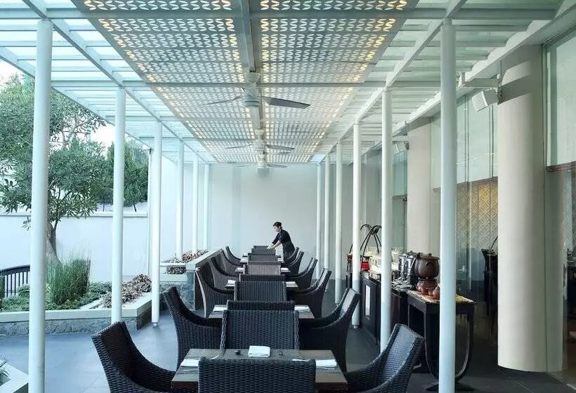 Отель Santika Premiere Jogja