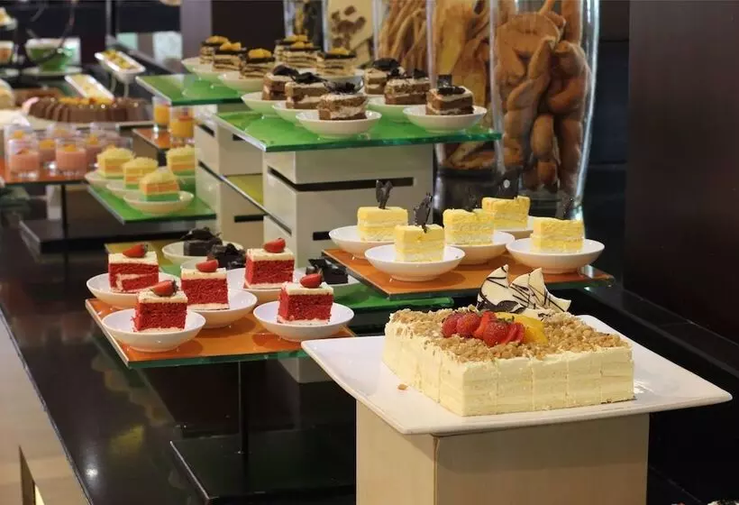 Отель Santika Premiere Jogja