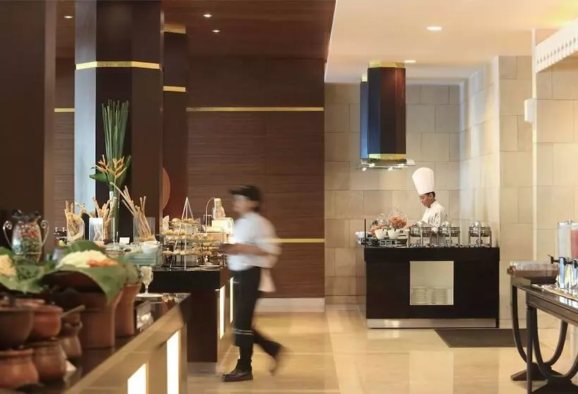 Отель Santika Premiere Jogja