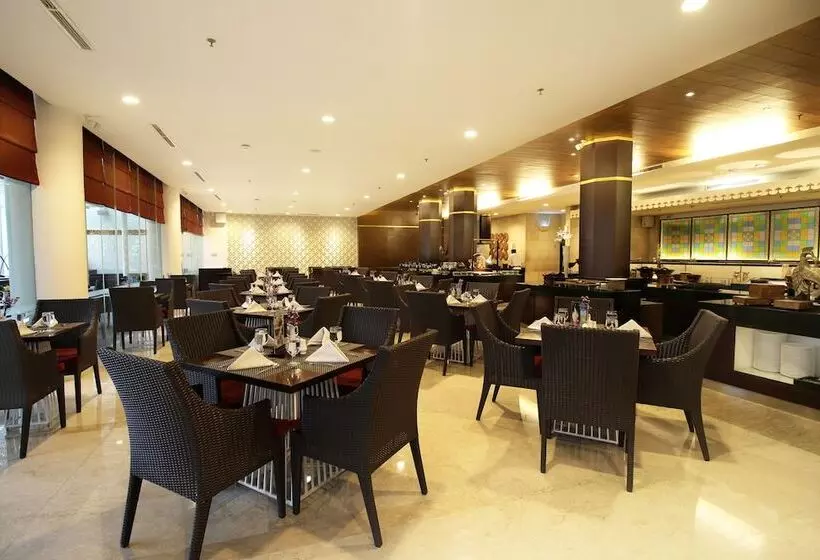 Отель Santika Premiere Jogja