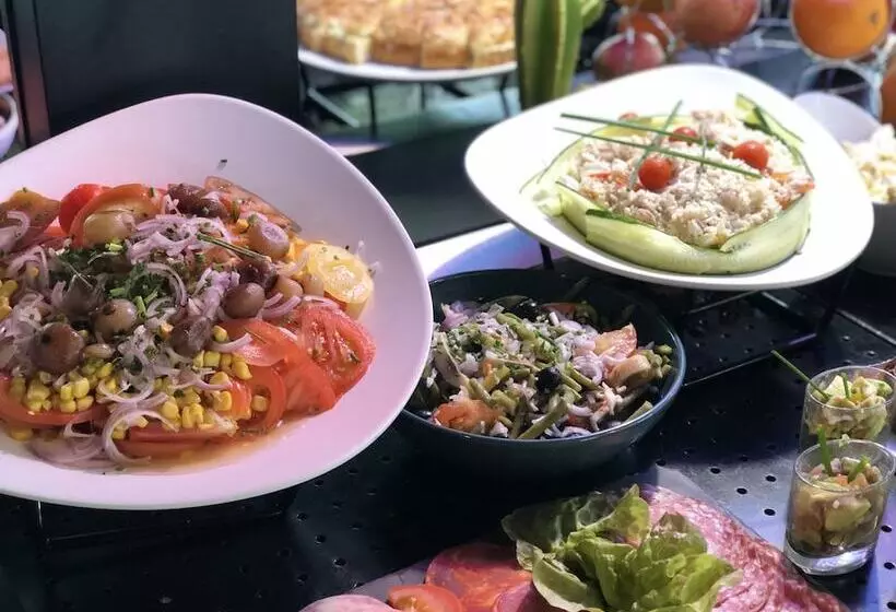 Отель Campanile Bayeux