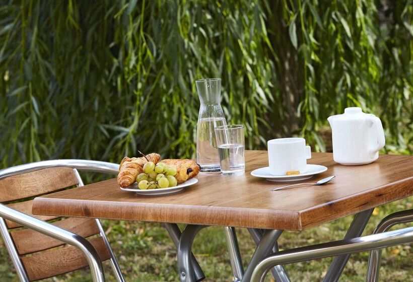 هتل Campanile Lille Sud Douai Cuincy