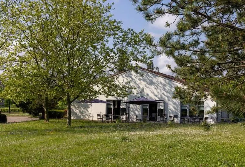 בית מלון כפרי The Originals City, Hôtel Mâcon Nord