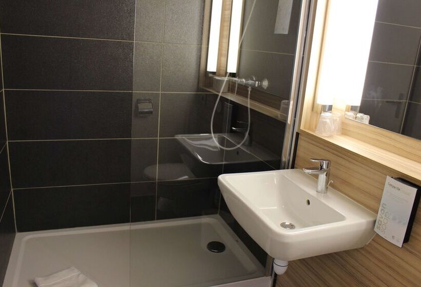 בית מלון כפרי Campanile Millau