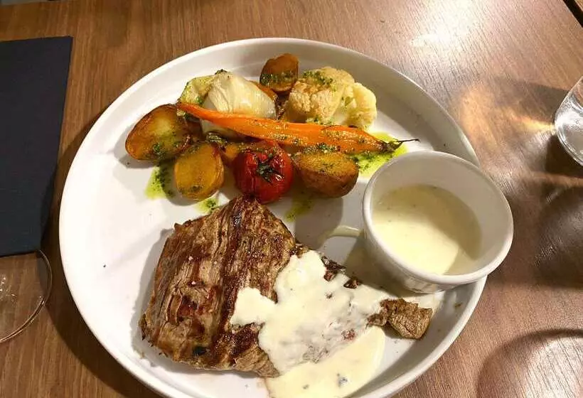 Отель Campanile Millau