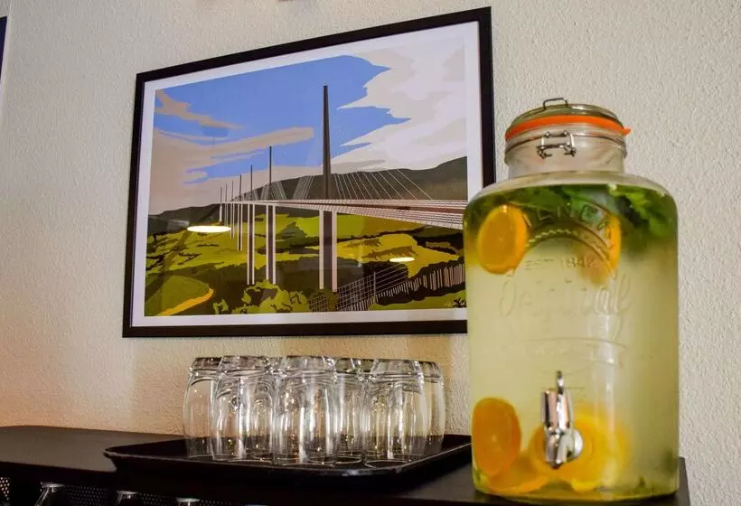 Отель Campanile Millau