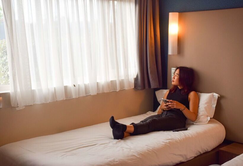 בית מלון כפרי Campanile Millau