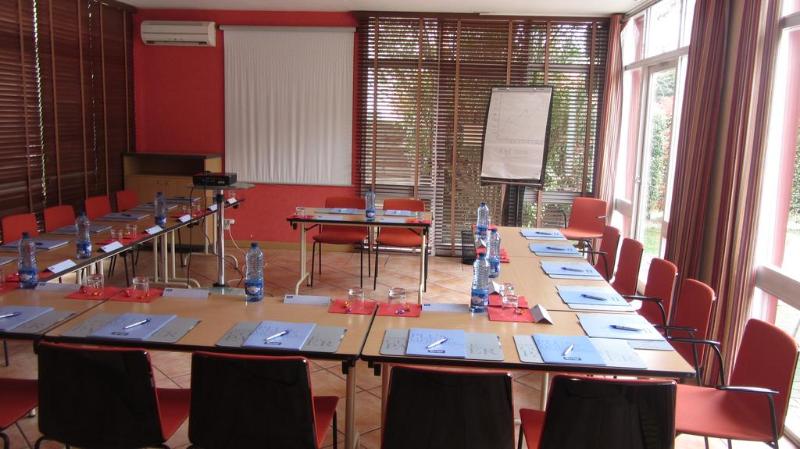 فندق Campanile Nimes Centre  Mascarbonnel