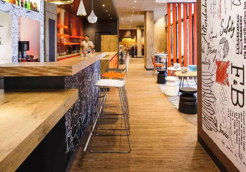 Отель Ibis Versailles Chateau