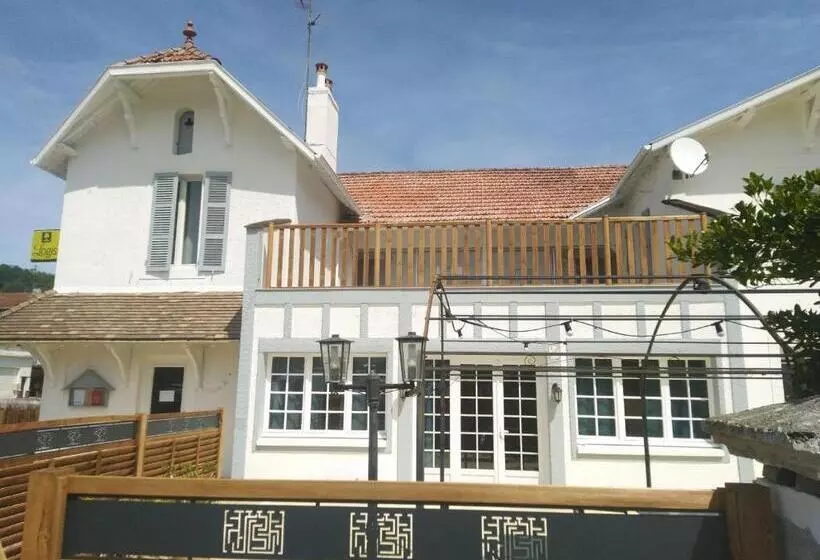 ホテル Logis Hostellerie Du Neez