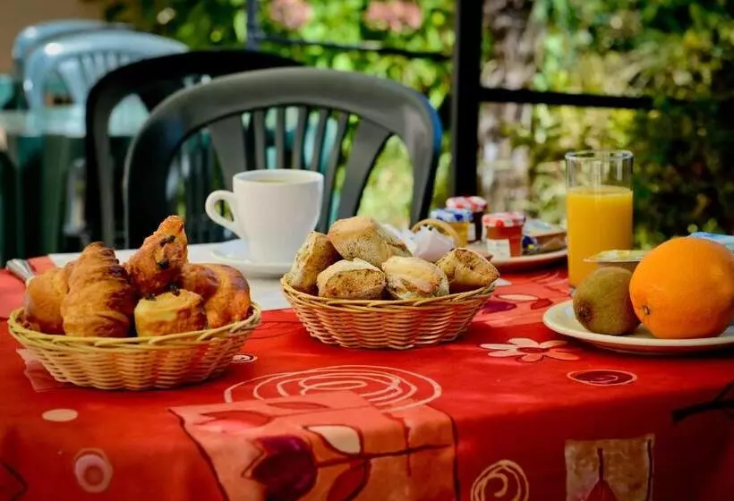 ホテル Logis Hostellerie Du Neez