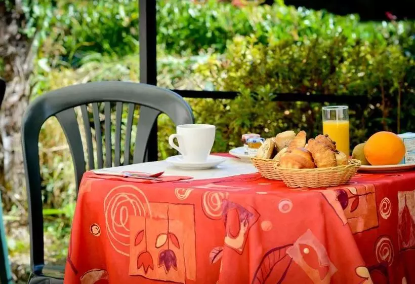 ホテル Logis Hostellerie Du Neez