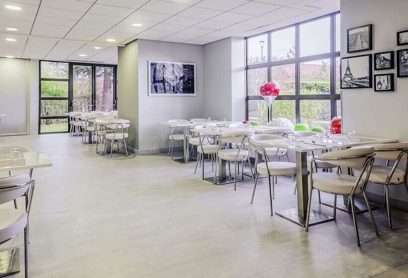 هتل Mercure Cergypontoise Centre