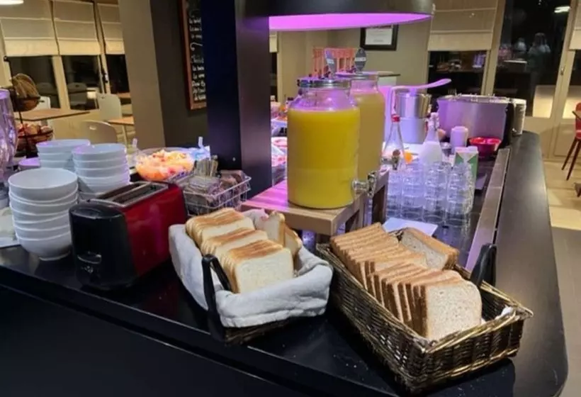 Отель Premiere Classe Auxerre