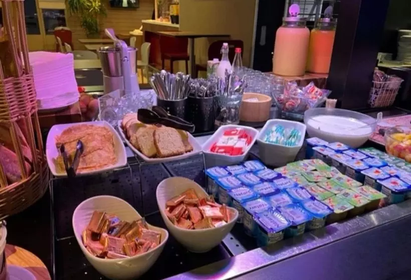 Отель Premiere Classe Auxerre