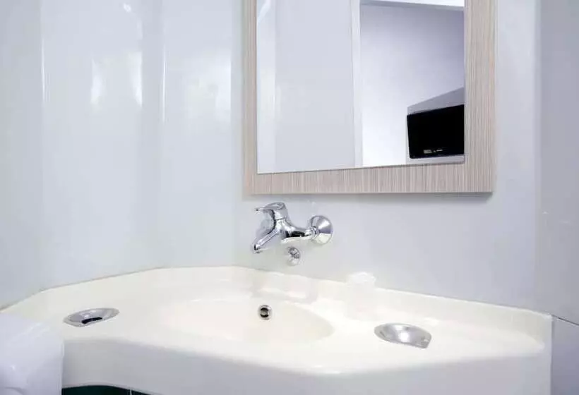 Отель Premiere Classe Auxerre