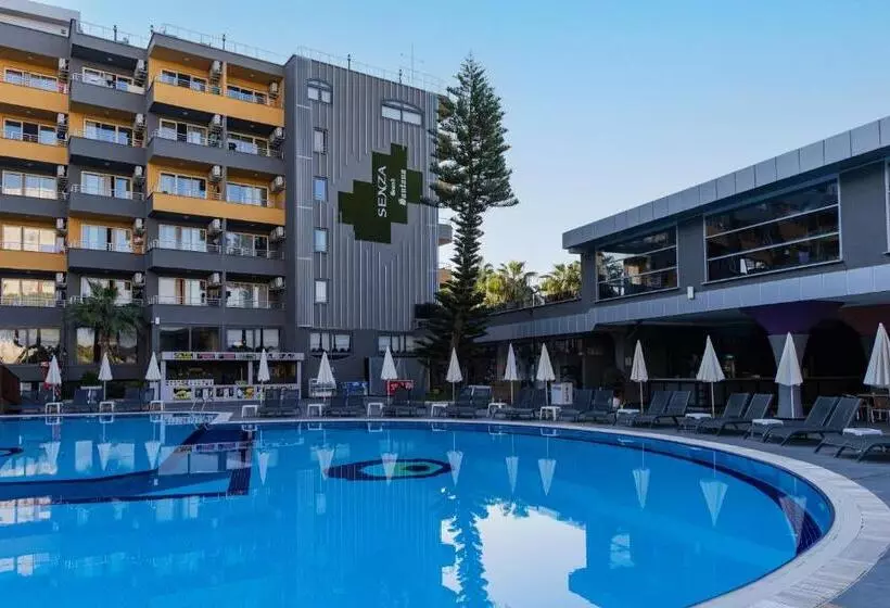 Hotel Senza Grand Santana