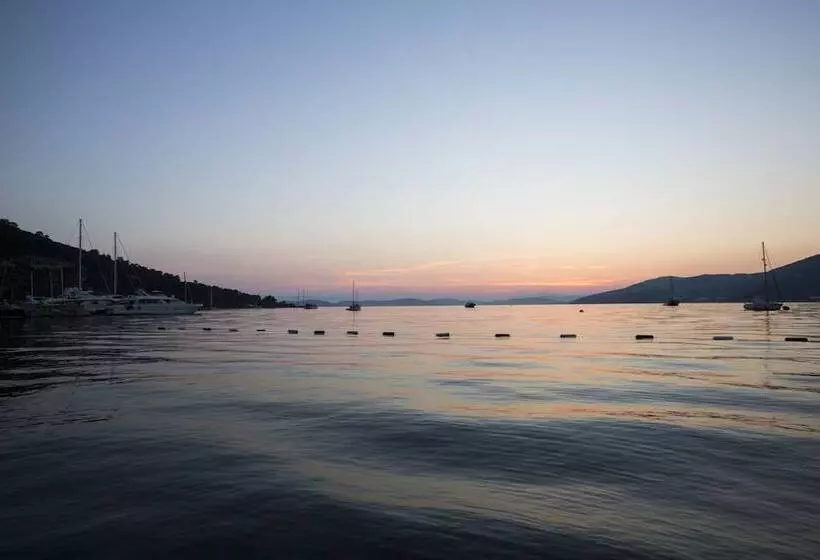 בית מלון כפרי Torbahan