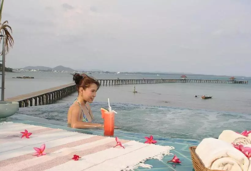 Rayong Resort Hotel โรงแรมระยองรีสอร์ท