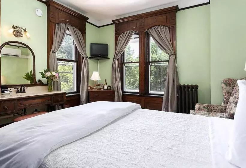 فندق Cedar Crest Inn