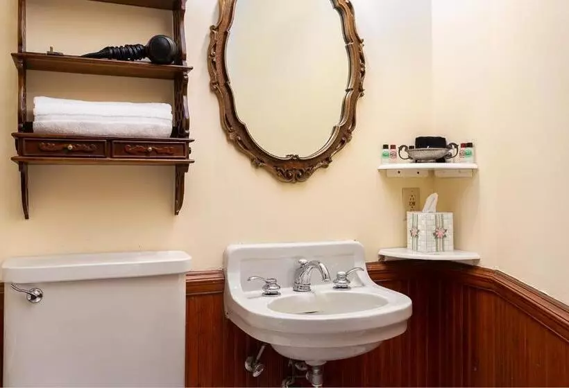 فندق Cedar Crest Inn