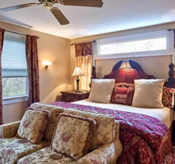 فندق Cedar Crest Inn