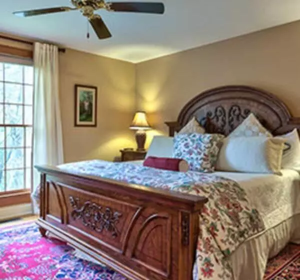 فندق Cedar Crest Inn