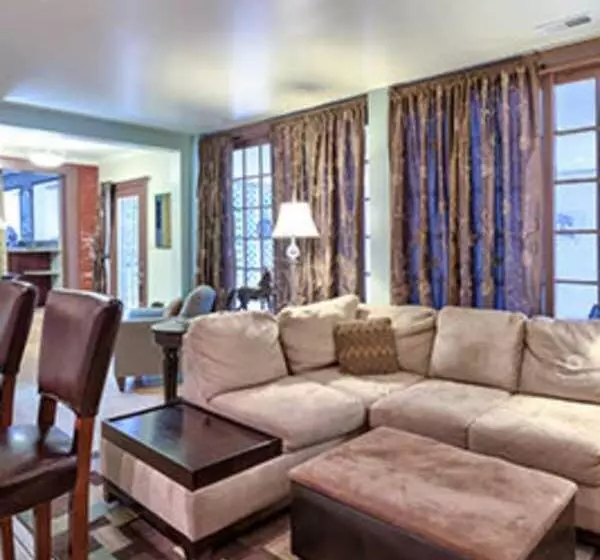 فندق Cedar Crest Inn