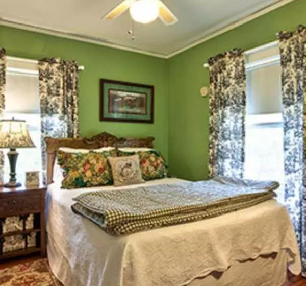 فندق Cedar Crest Inn