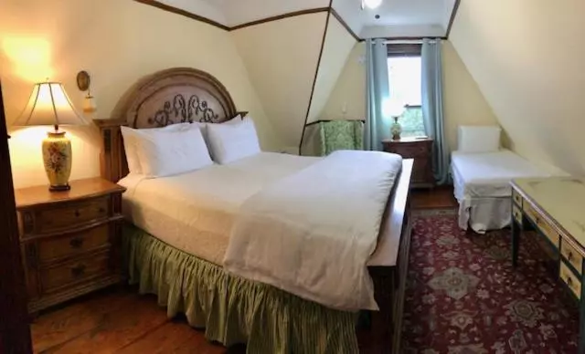 فندق Cedar Crest Inn