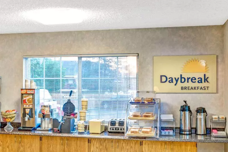 בית מלון כפרי Days Inn By Wyndham Carson City