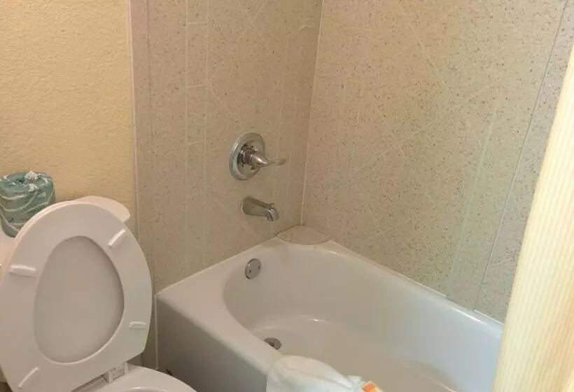 酒店 Days Inn By Wyndham Myrtle Beachbeach Front