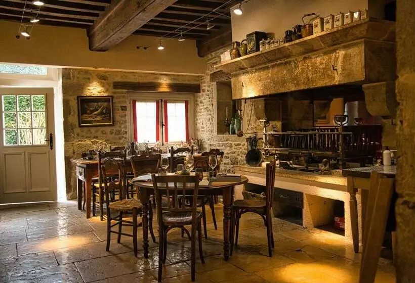 Отель Hostellerie De Levernois