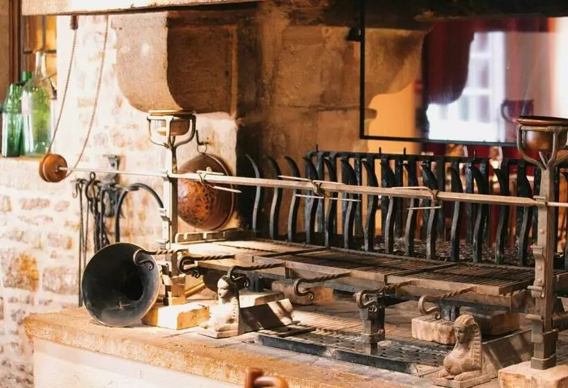 Отель Hostellerie De Levernois