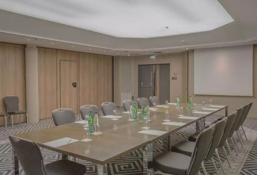 Отель Jw Marriott Cannes