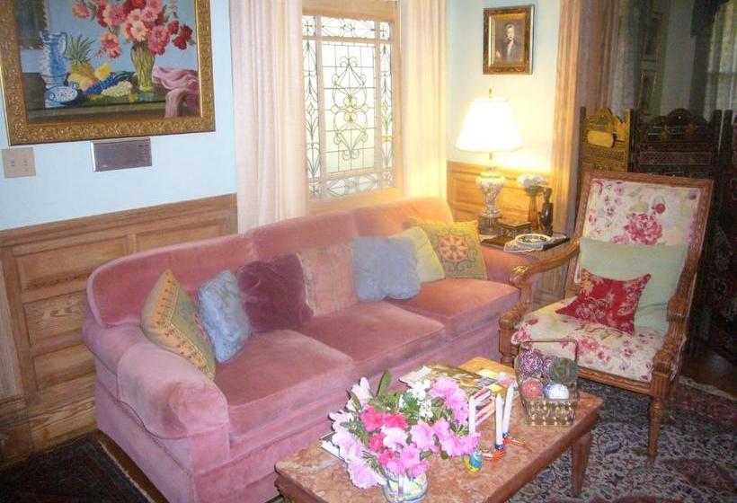 בית מלון כפרי Blooming Garden Inn