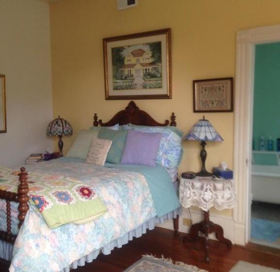 בית מלון כפרי Blooming Garden Inn