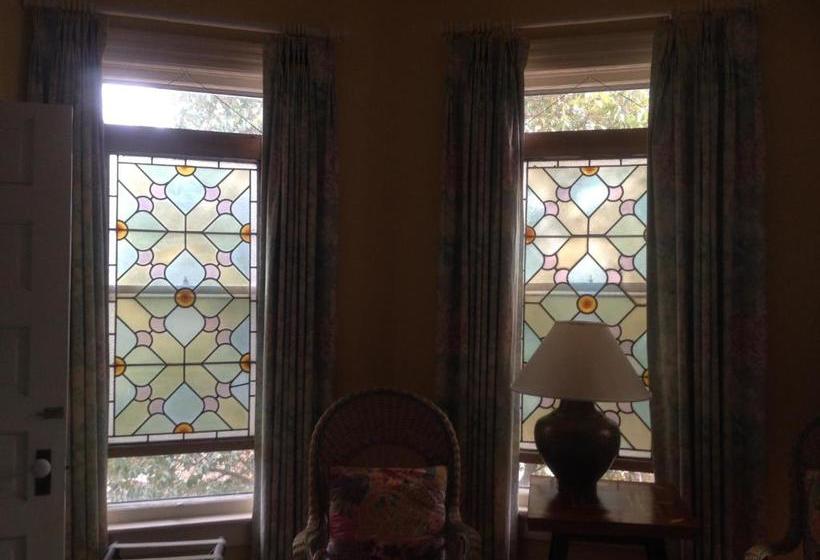 בית מלון כפרי Blooming Garden Inn