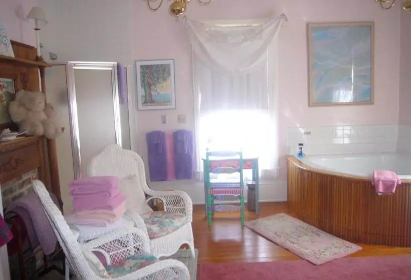 هتل Blooming Garden Inn