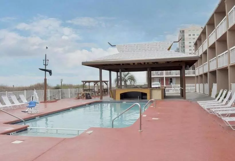 モーテル Castaway Beach Inn & Swim Up Bar