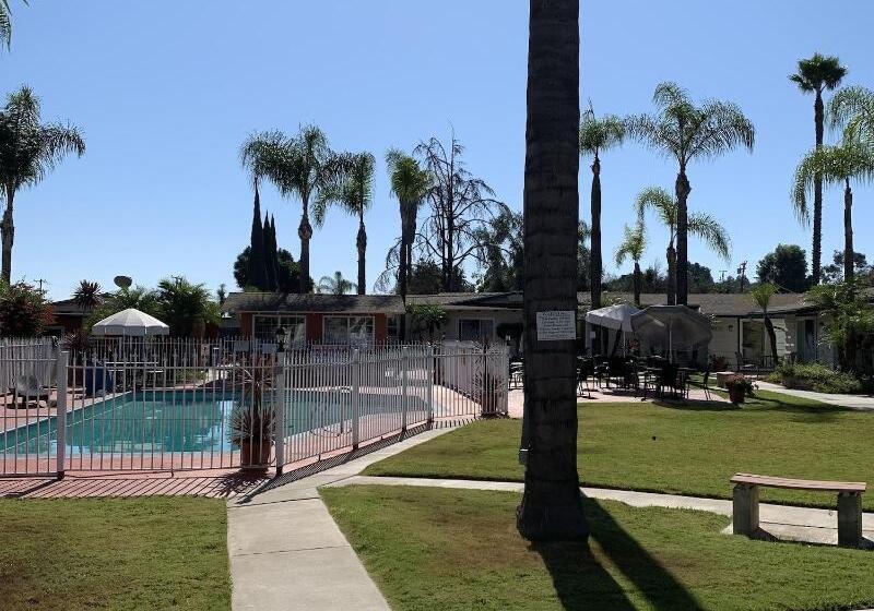 ホテル Fallbrook Country Inn