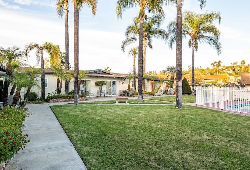 ホテル Fallbrook Country Inn