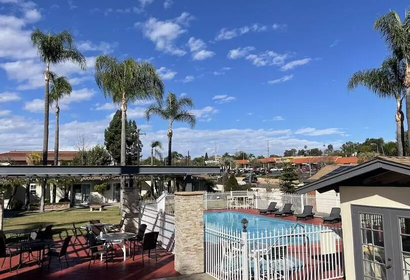 酒店 Fallbrook Country Inn