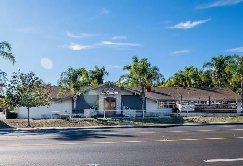 酒店 Fallbrook Country Inn