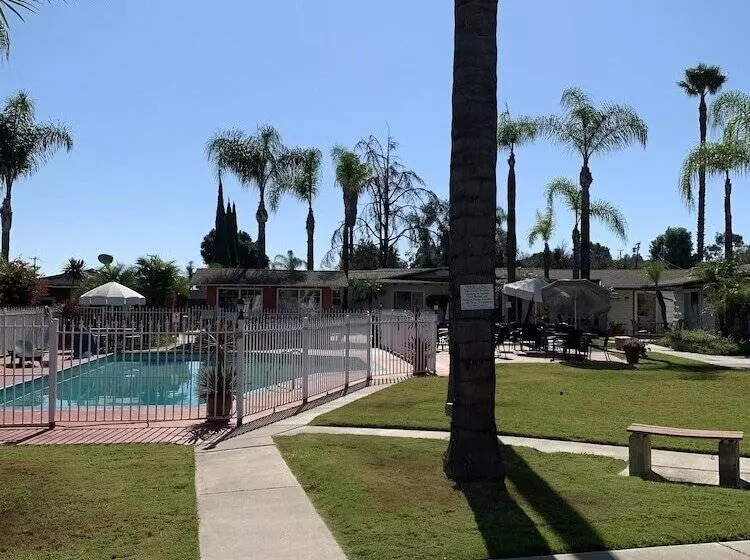 酒店 Fallbrook Country Inn