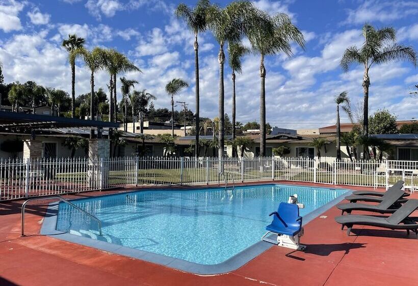 ホテル Fallbrook Country Inn