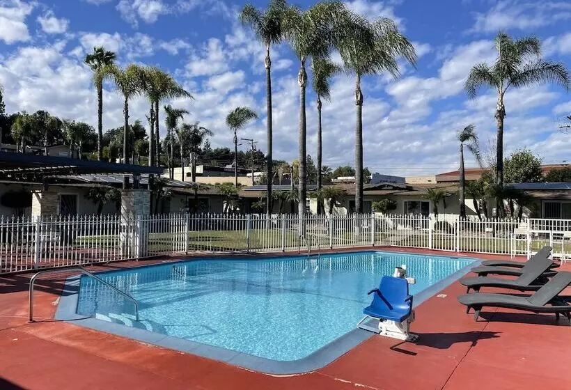 酒店 Fallbrook Country Inn