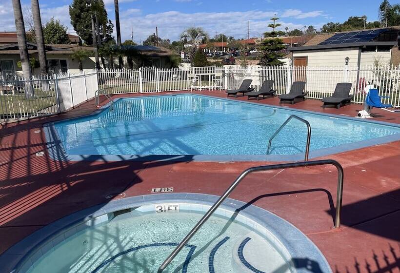 ホテル Fallbrook Country Inn