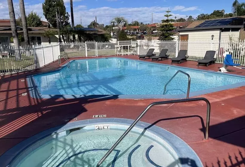 酒店 Fallbrook Country Inn