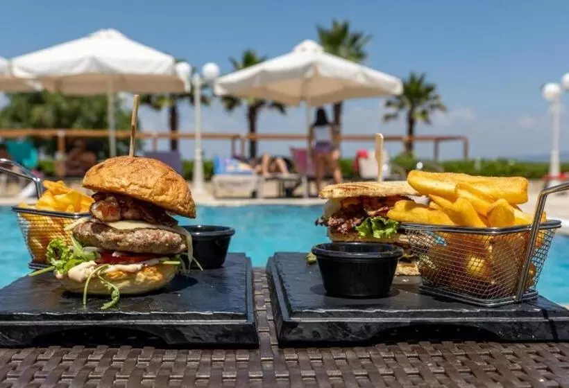 فندق Santa Beach